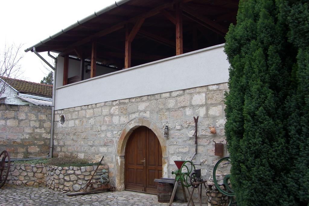 Adler Panzio Hotel Budaörs Екстериор снимка