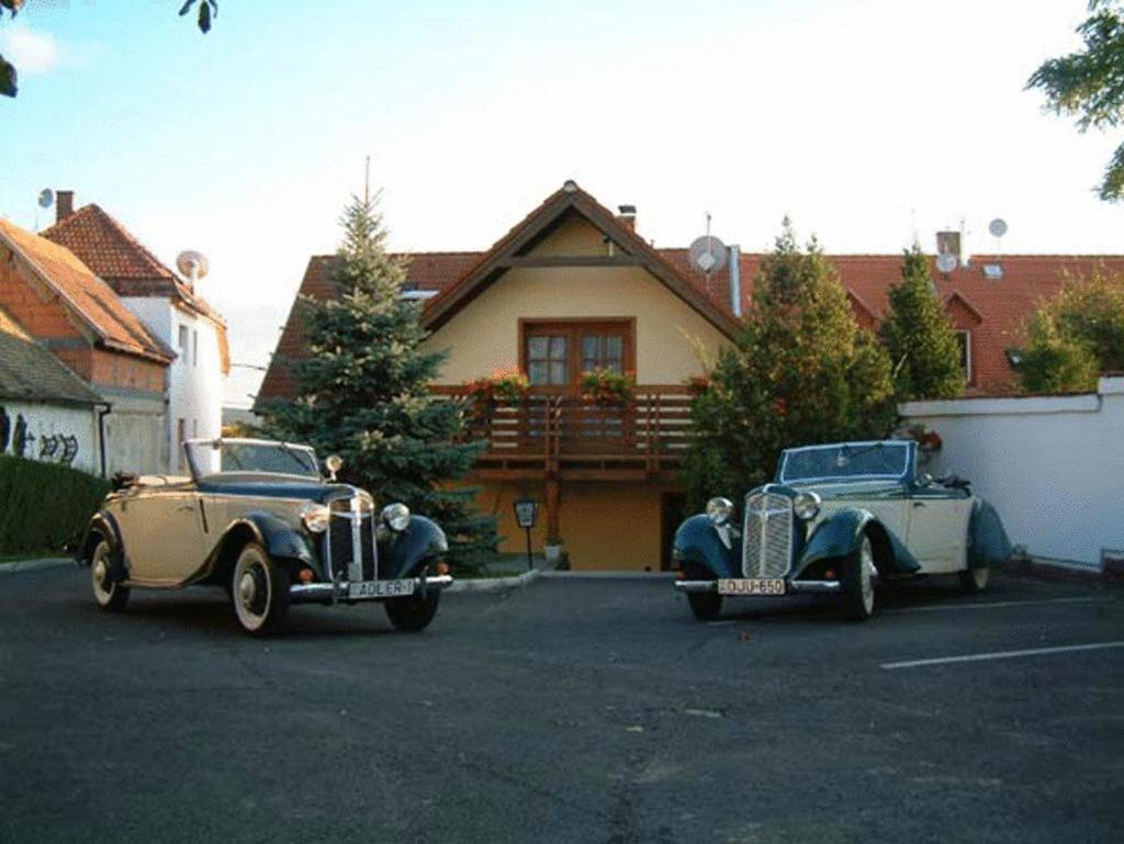 Adler Panzio Hotel Budaörs Екстериор снимка